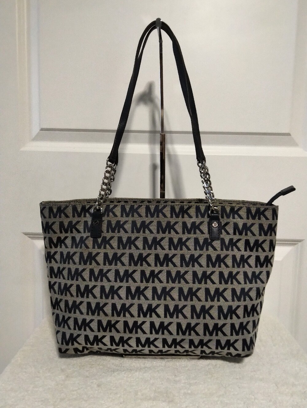 Michael Kors Jet Set Signature Chain Button Tote - Navy/ Silver
